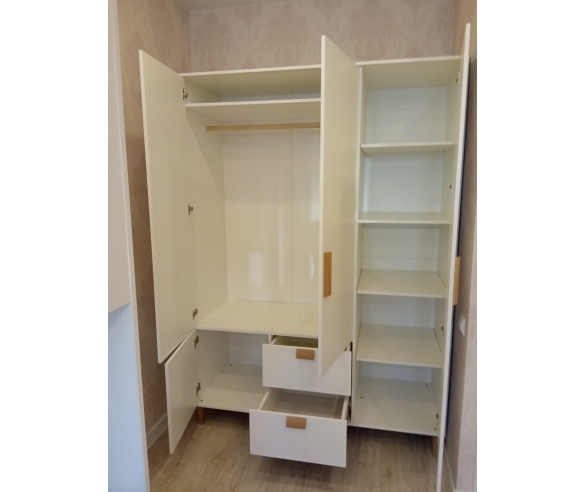 Наполнение трехдверного шкафа Квадро