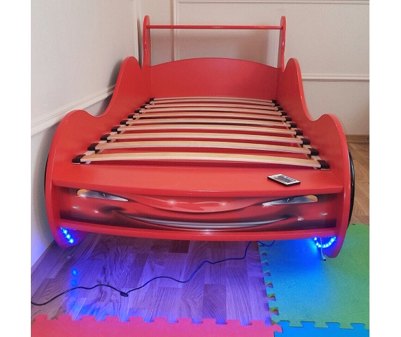 Кровать для ребенка в форме машины Молния Маквин