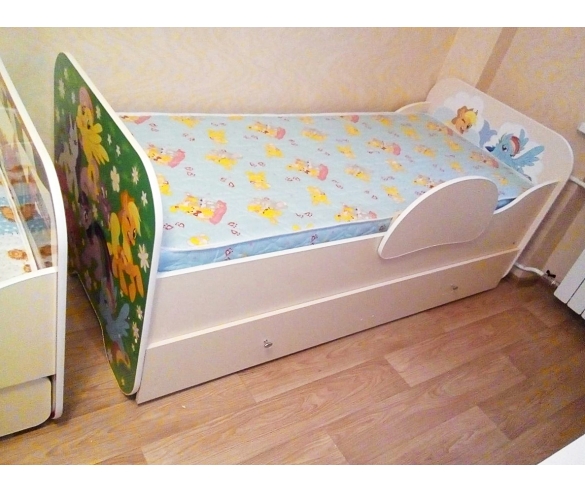 кровать пони