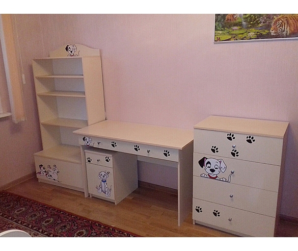 Мебель серии Далматинец: стол письменный, тумба, комод и стеллаж  