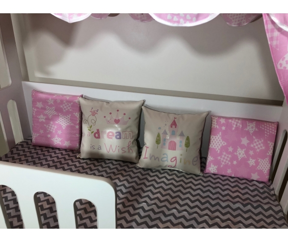 подушки в розовом цвете