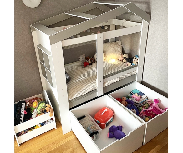 Высокие ящики для хранения у домика ДС-36