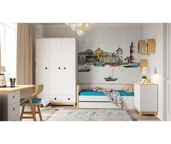 Трехдверный шкаф Робин Вуд в детской комнате
